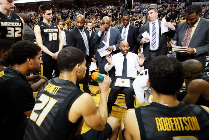cuonzo-martin-missouri-huddle.jpg